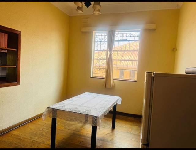 4 BEDROOM HOUSE FOR SALE IN KENSINGTON